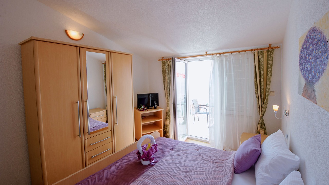 Photo of Bedroom in Brist