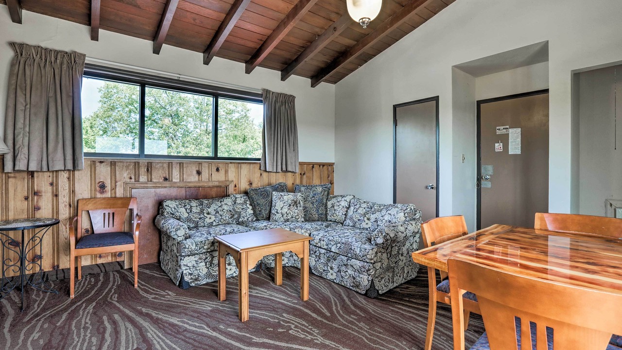 Photo of Livingroom in Burkesville