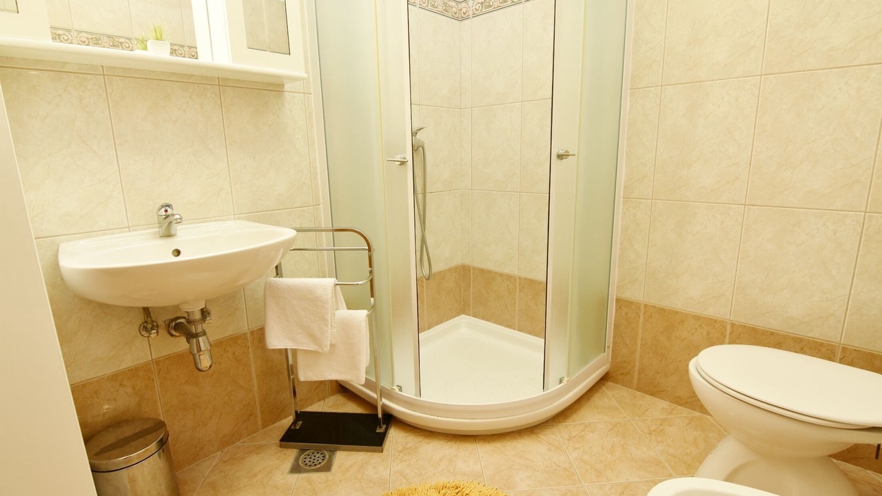 Photo of Bathroom in Tar