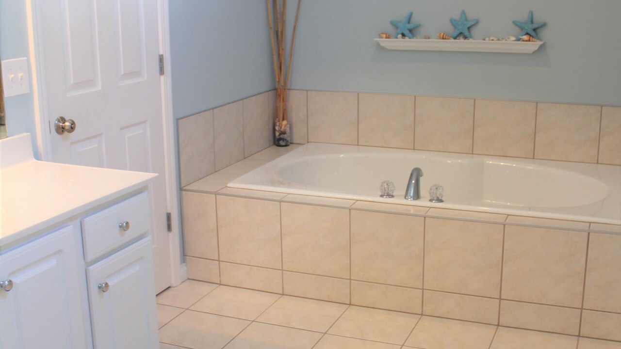 Photo of Bathroom in La Follette