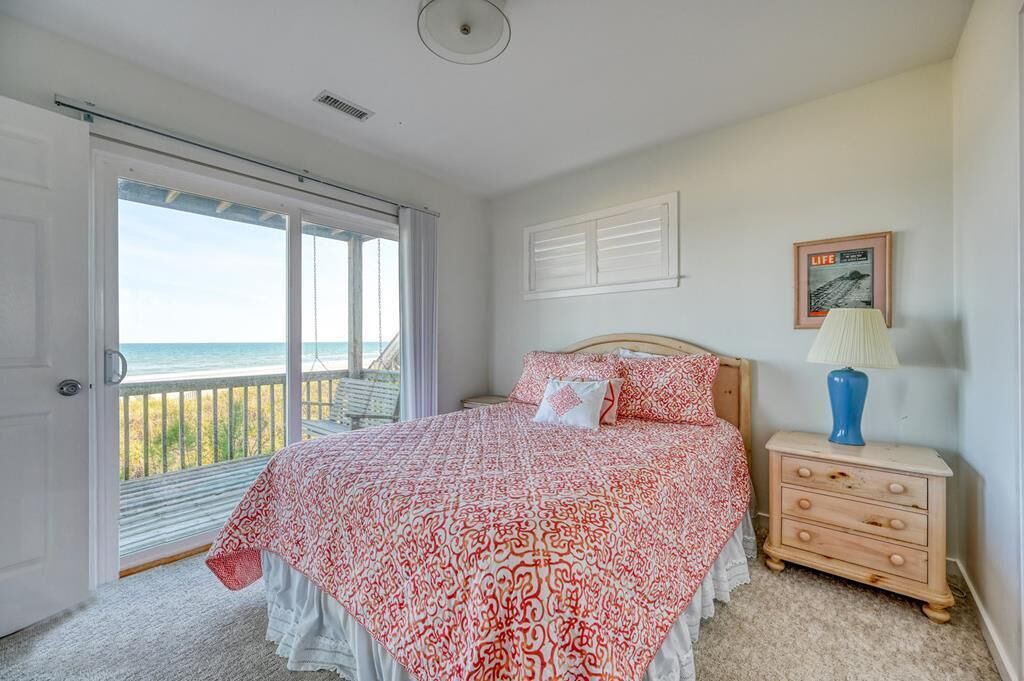 Photo of Bedroom in Village of Stump Sound