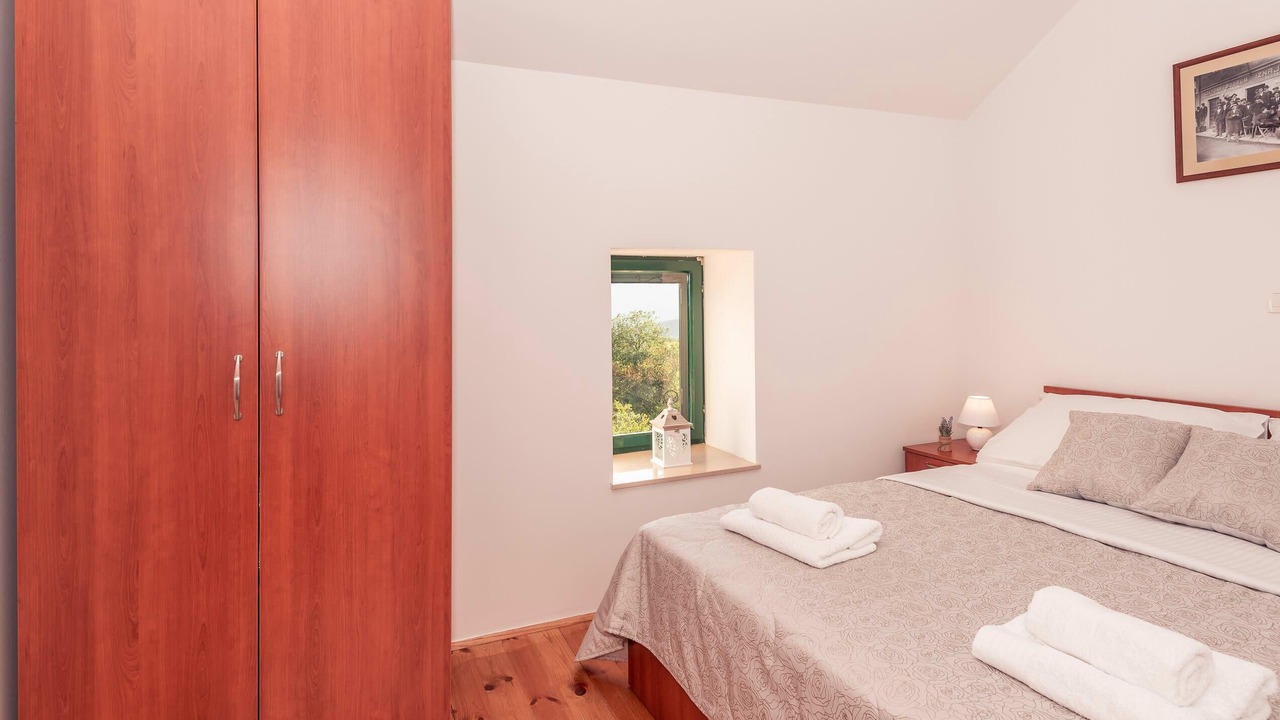 Photo of Bedroom in Vid