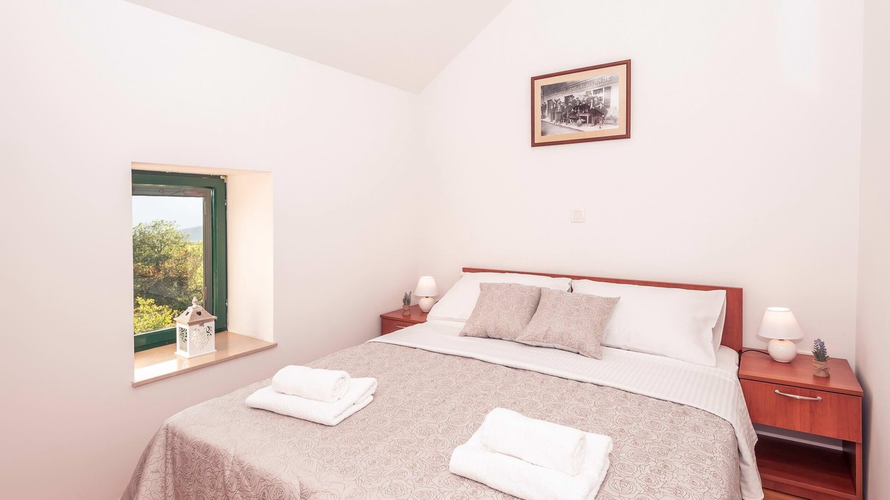 Photo of Bedroom in Vid