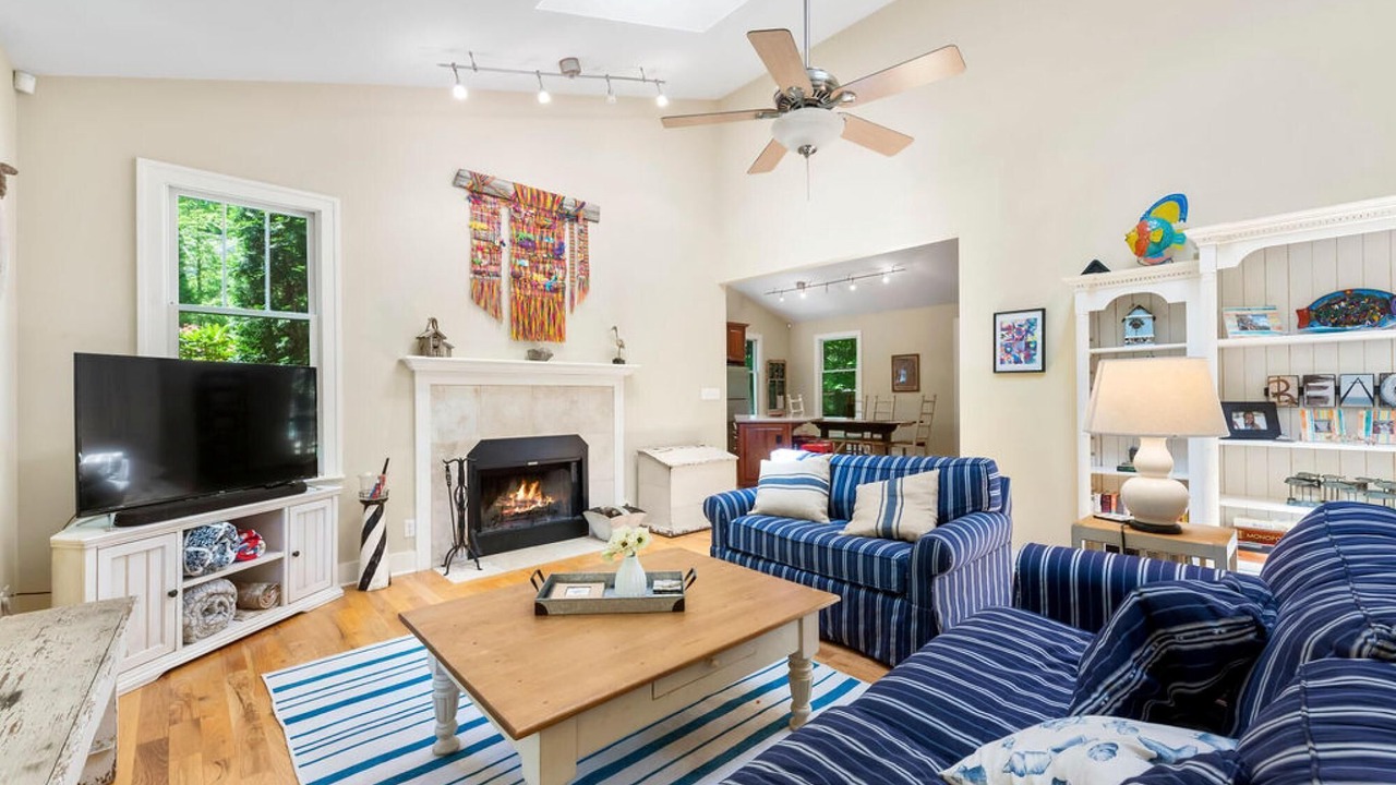 Photo of Livingroom in Union Pier