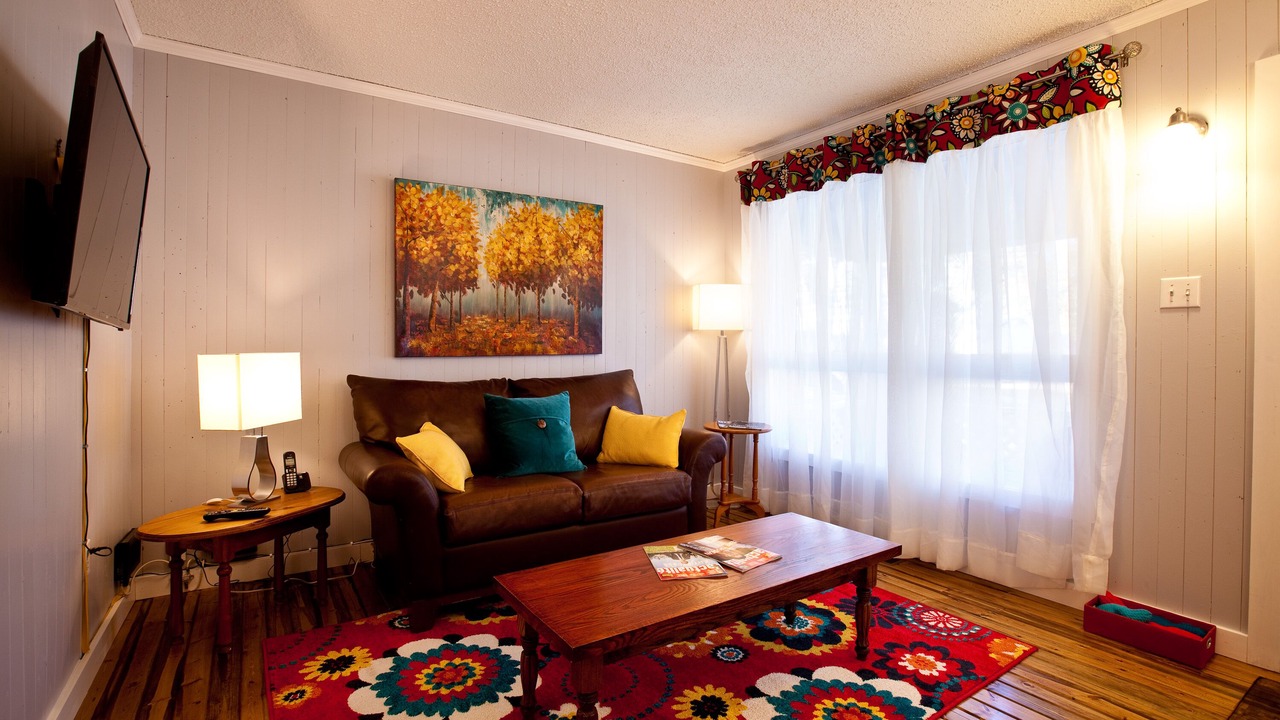 Photo of Livingroom in Haileybury