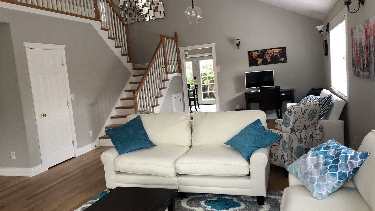 Photo of Livingroom in East Palo Alto