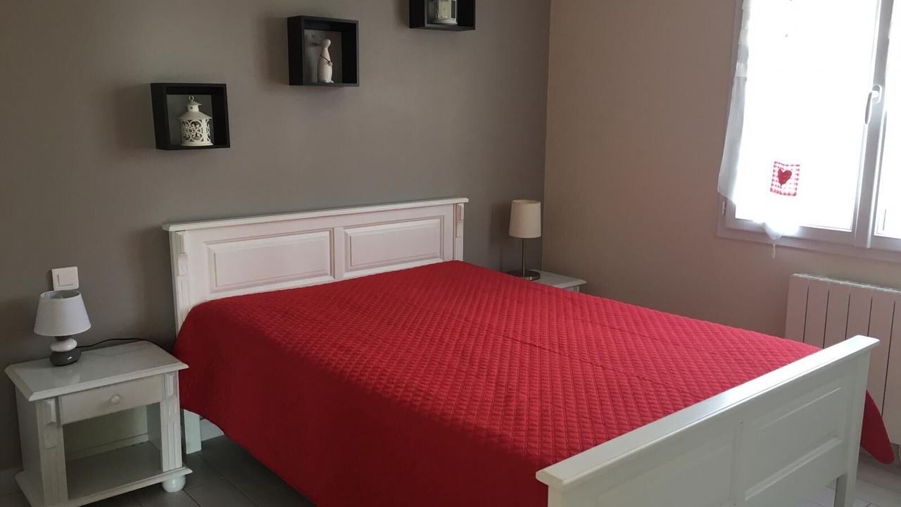 Photo of Bedroom in Surtainville