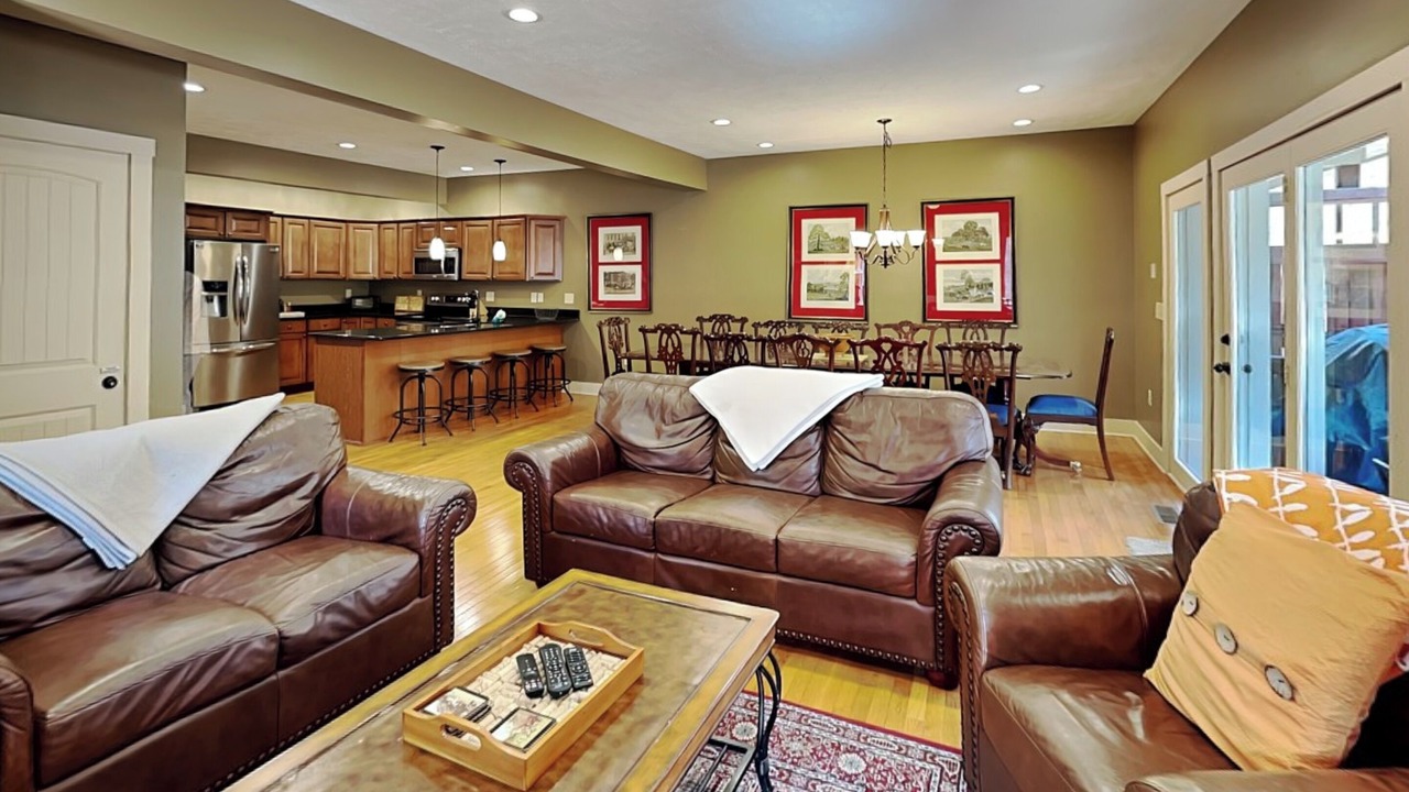 Photo of Livingroom in Oakland