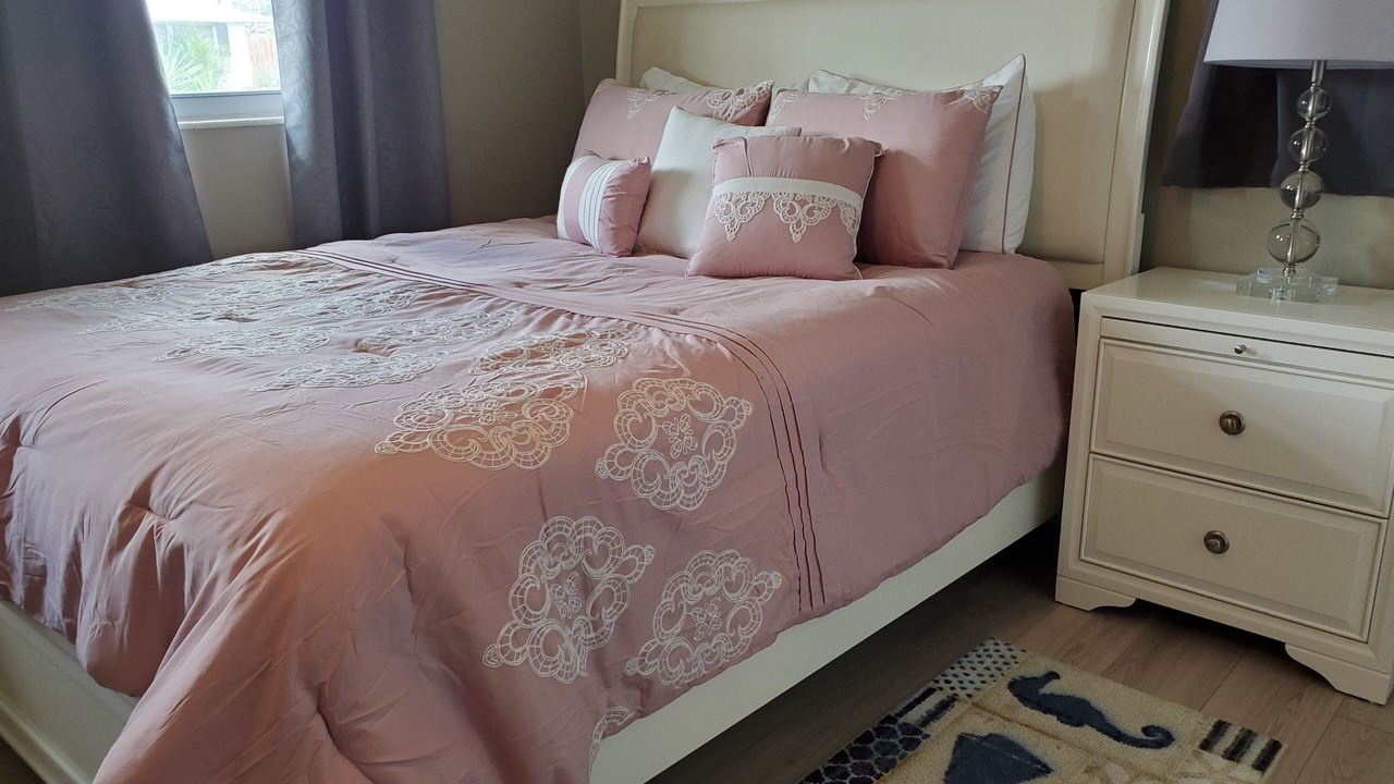 Photo of Bedroom in Jasmine Lakes