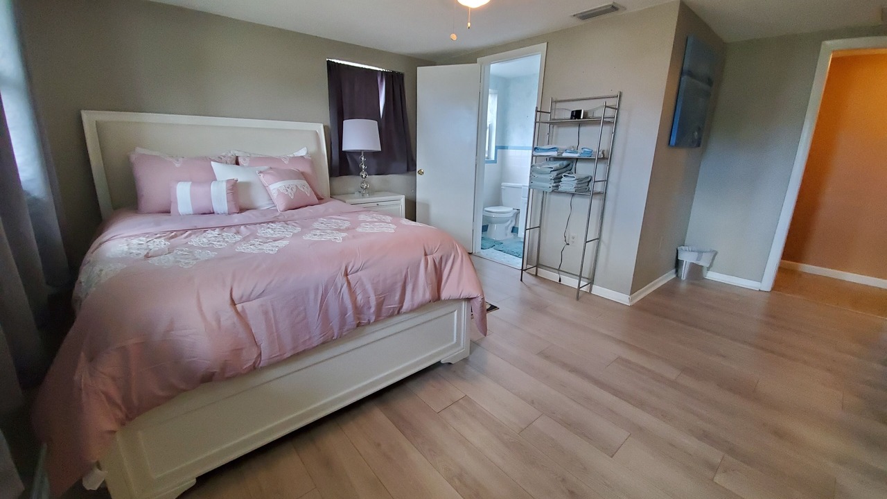 Photo of Bedroom in Jasmine Lakes