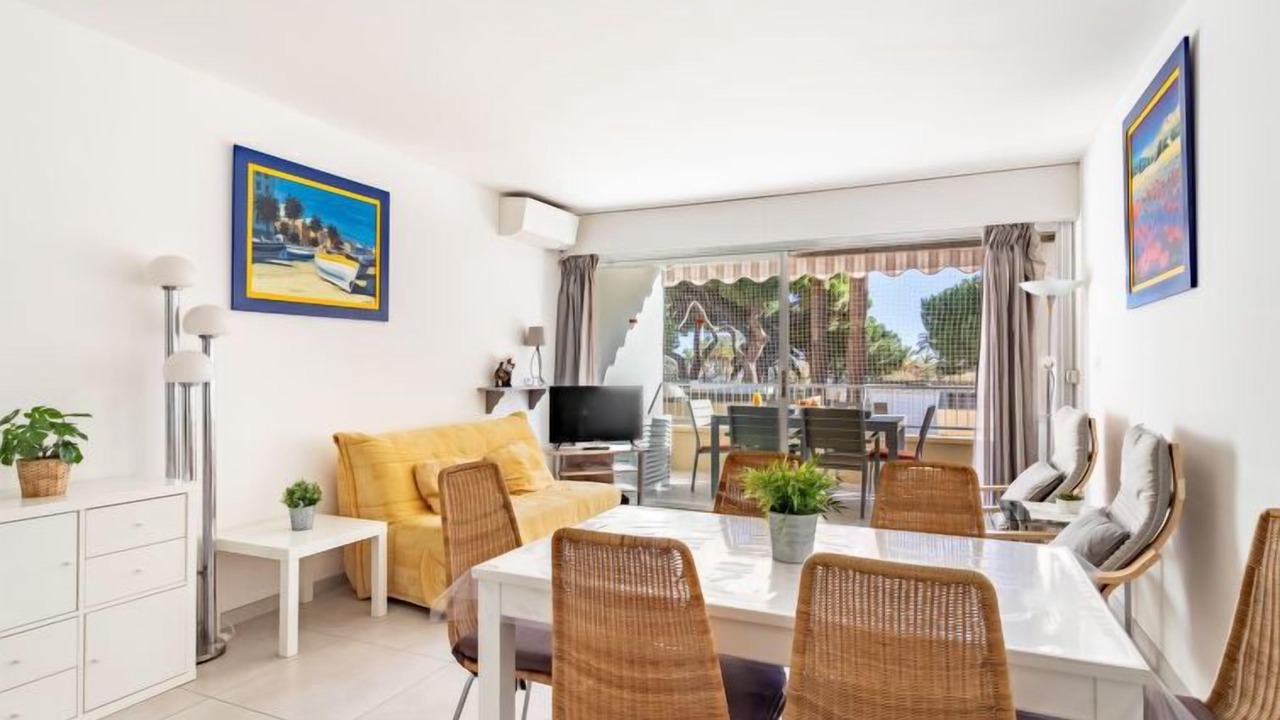 Photo of Bedroom in Le Lavandou