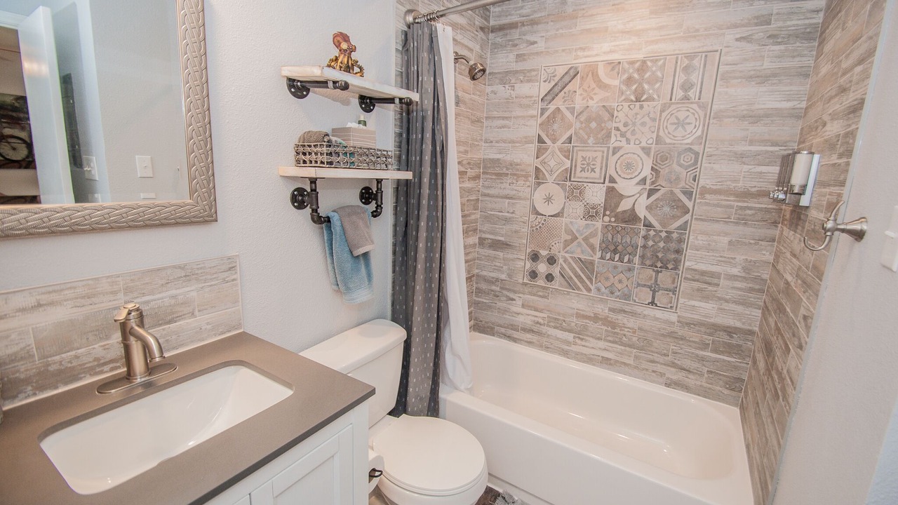 Photo of Bathroom in Canyon Lake