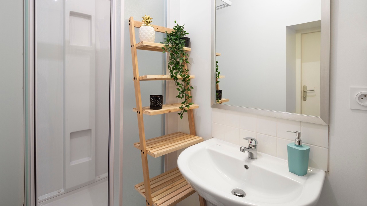 Photo of Bathroom in Centre