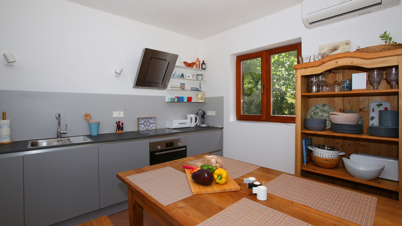 Photo of Kitchen in Batomalj