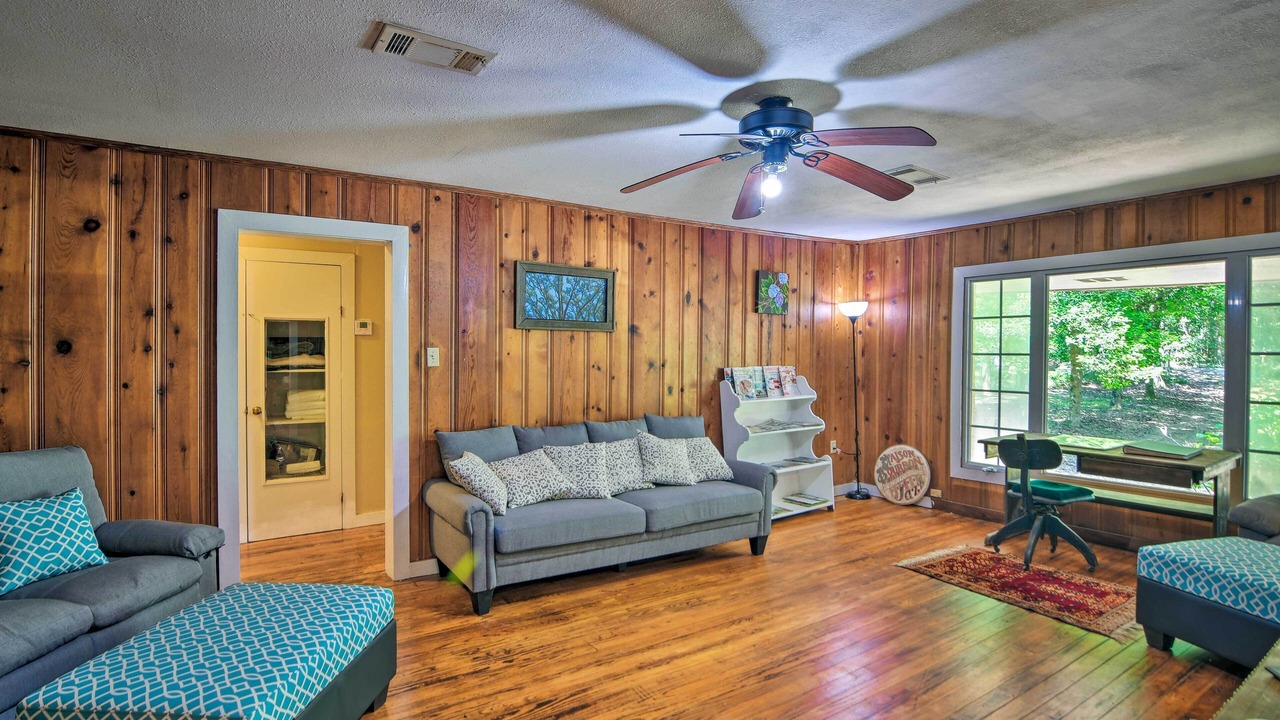 Photo of Livingroom in Clinton
