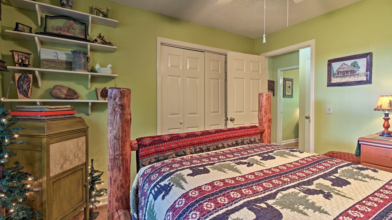 Photo of Bedroom in Midway