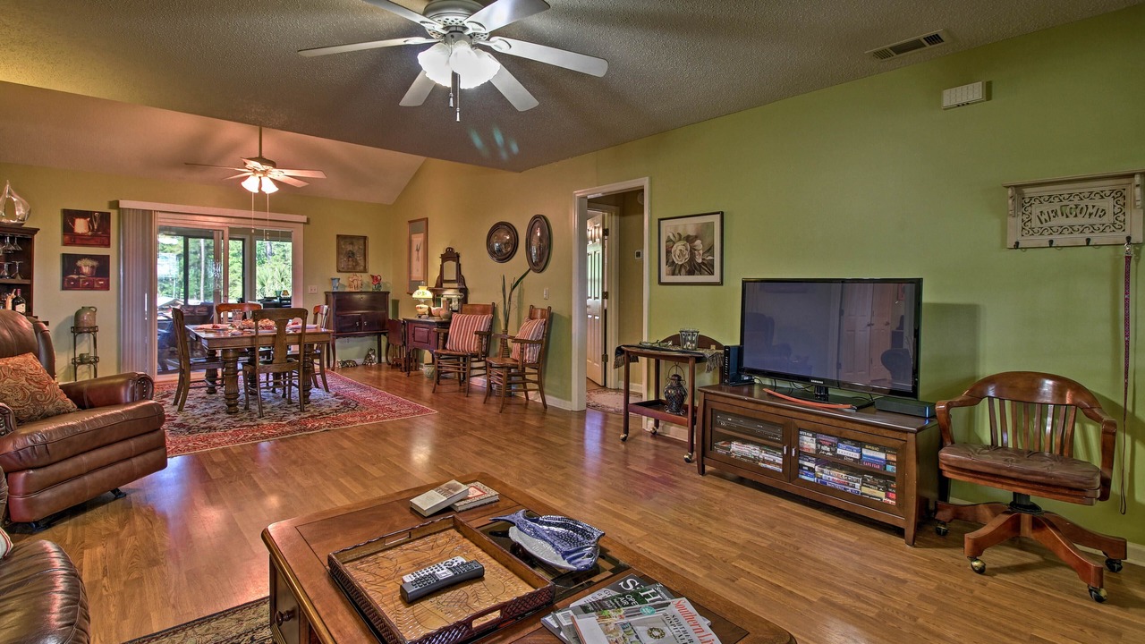 Photo of Livingroom in Midway