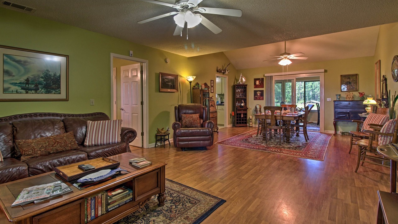 Photo of Livingroom in Midway