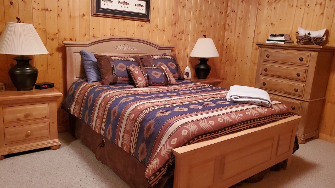 Photo of Others in Emigrant