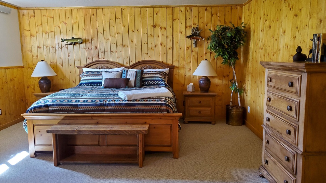 Photo of Others in Emigrant