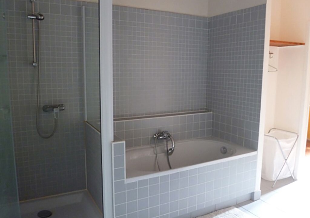 Photo of Bathroom in Livers-Cazelles