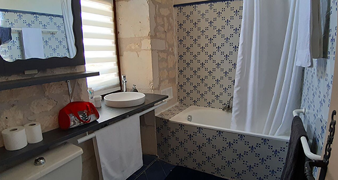 Photo of Bathroom in Livers-Cazelles