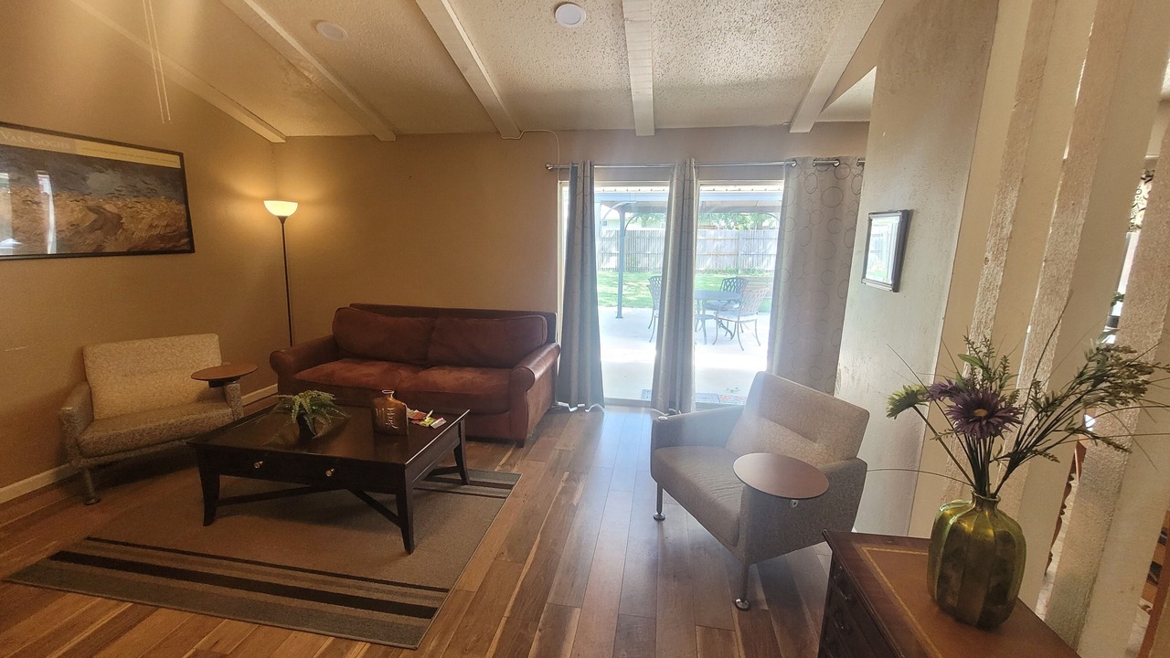 Photo of Livingroom in Garland