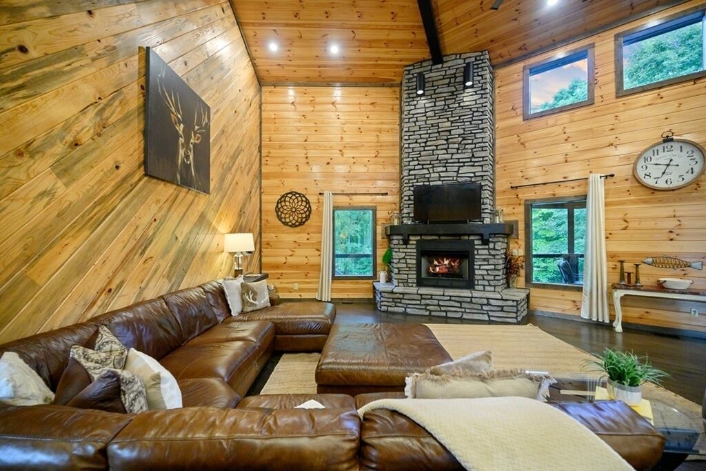 Photo of Livingroom in Broken Bow