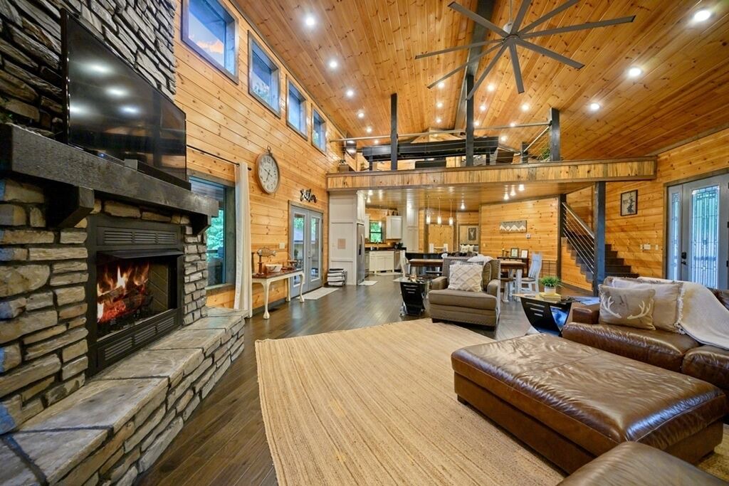 Photo of Livingroom in Broken Bow
