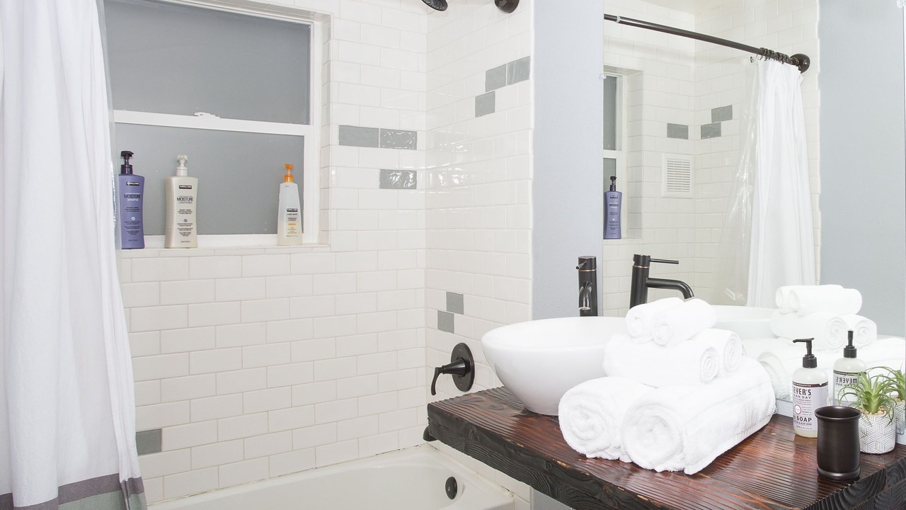 Photo of Bathroom in Central - Terry