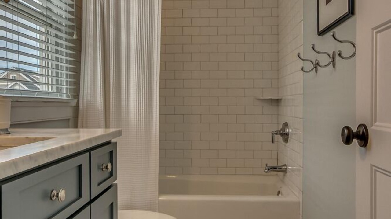 Photo of Bathroom in Avalon