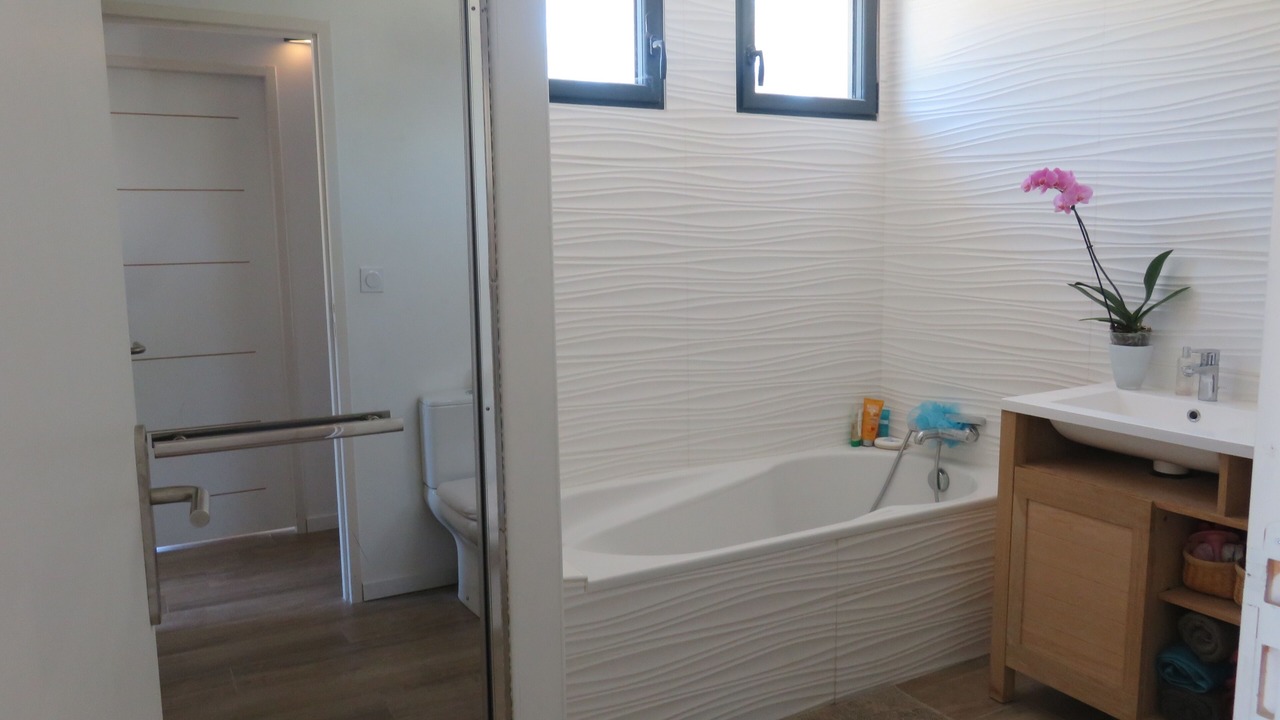 Photo of Bathroom in Saint-Jean-de-Cuculles