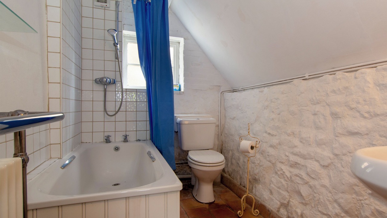 Photo of Bathroom in Avebury