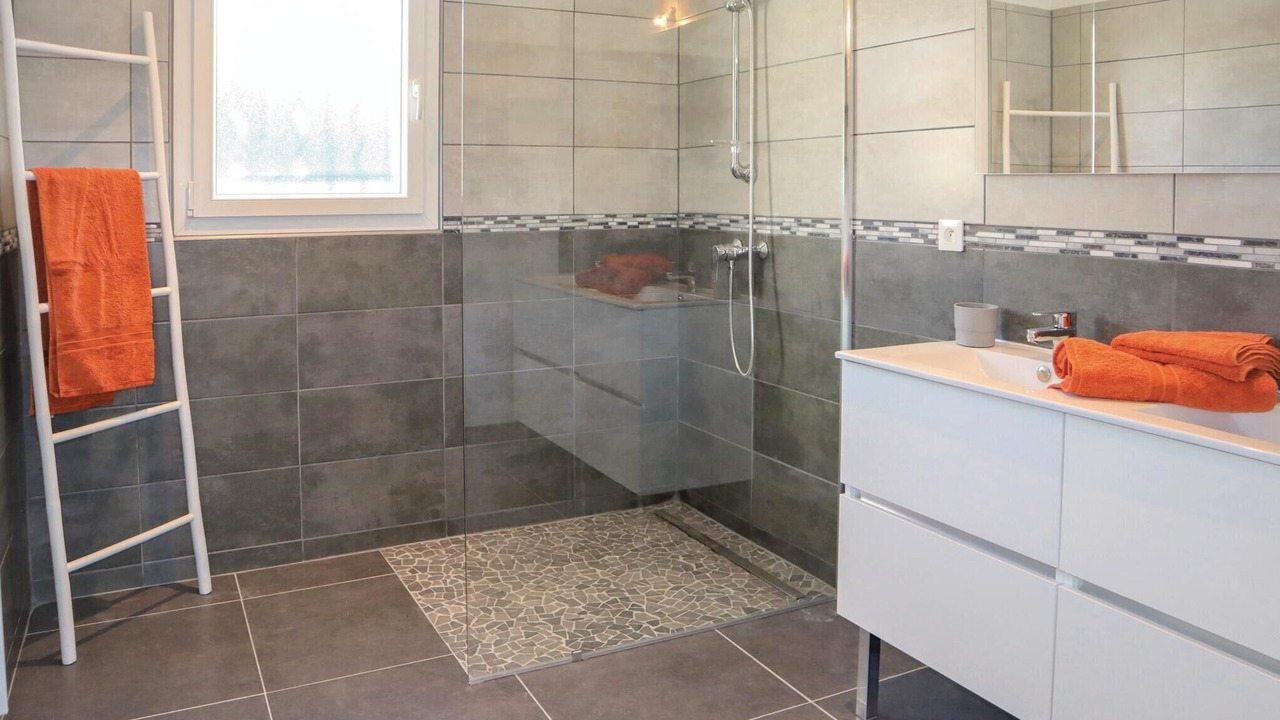 Photo of Bathroom in Lachapelle-sous-Aubenas