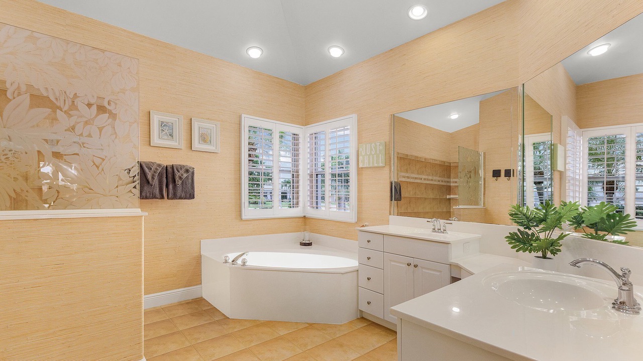 Photo of Bathroom in Caloosahatchee