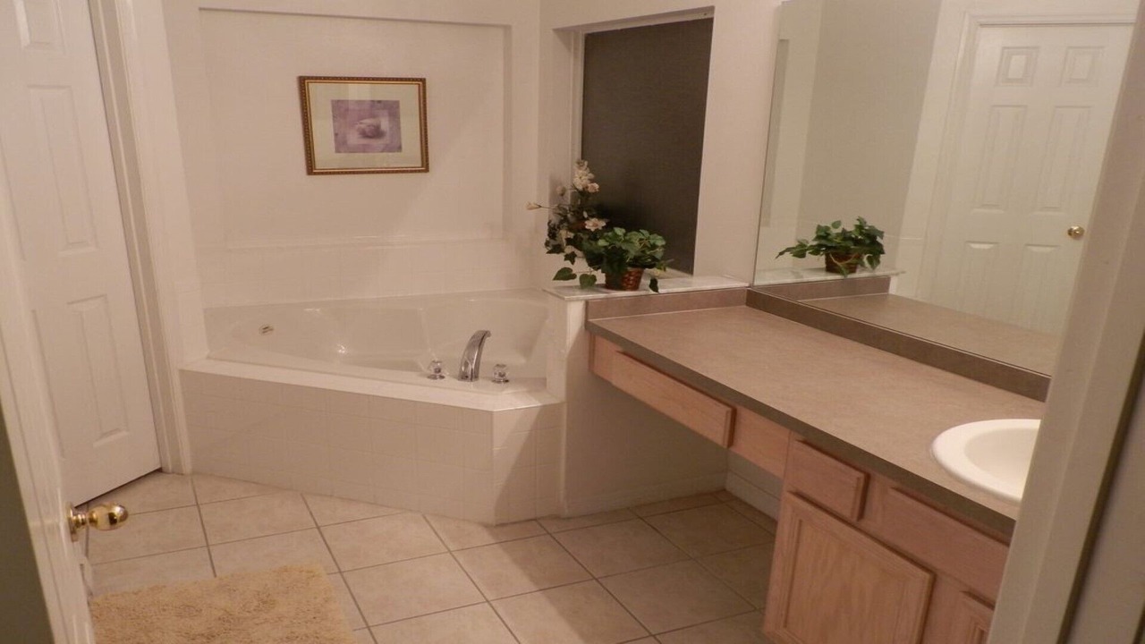 Photo of Bathroom in Seasons