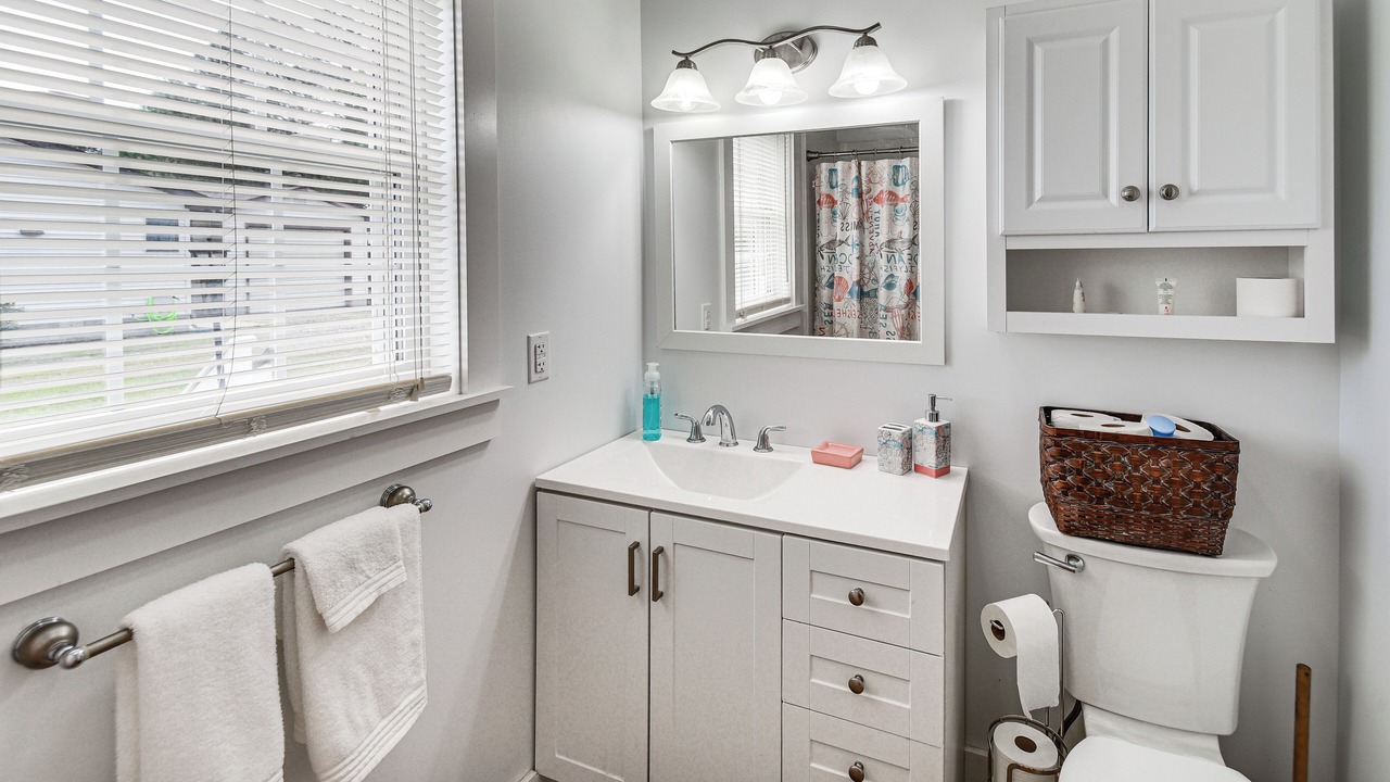 Photo of Bathroom in Davis Wharf