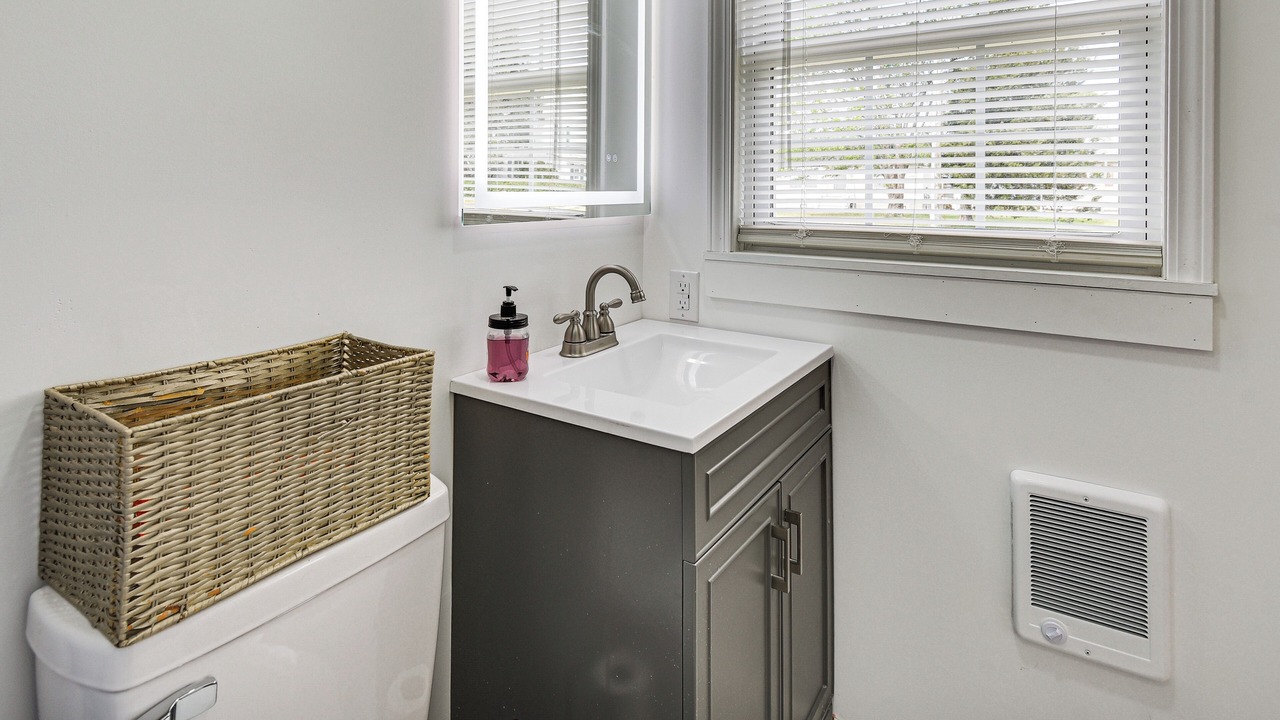 Photo of Bathroom in Davis Wharf