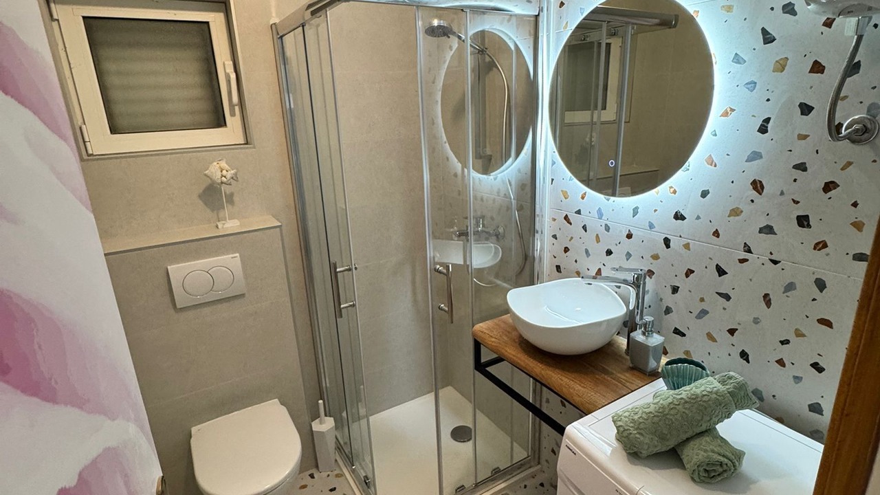 Photo of Bathroom in Seline