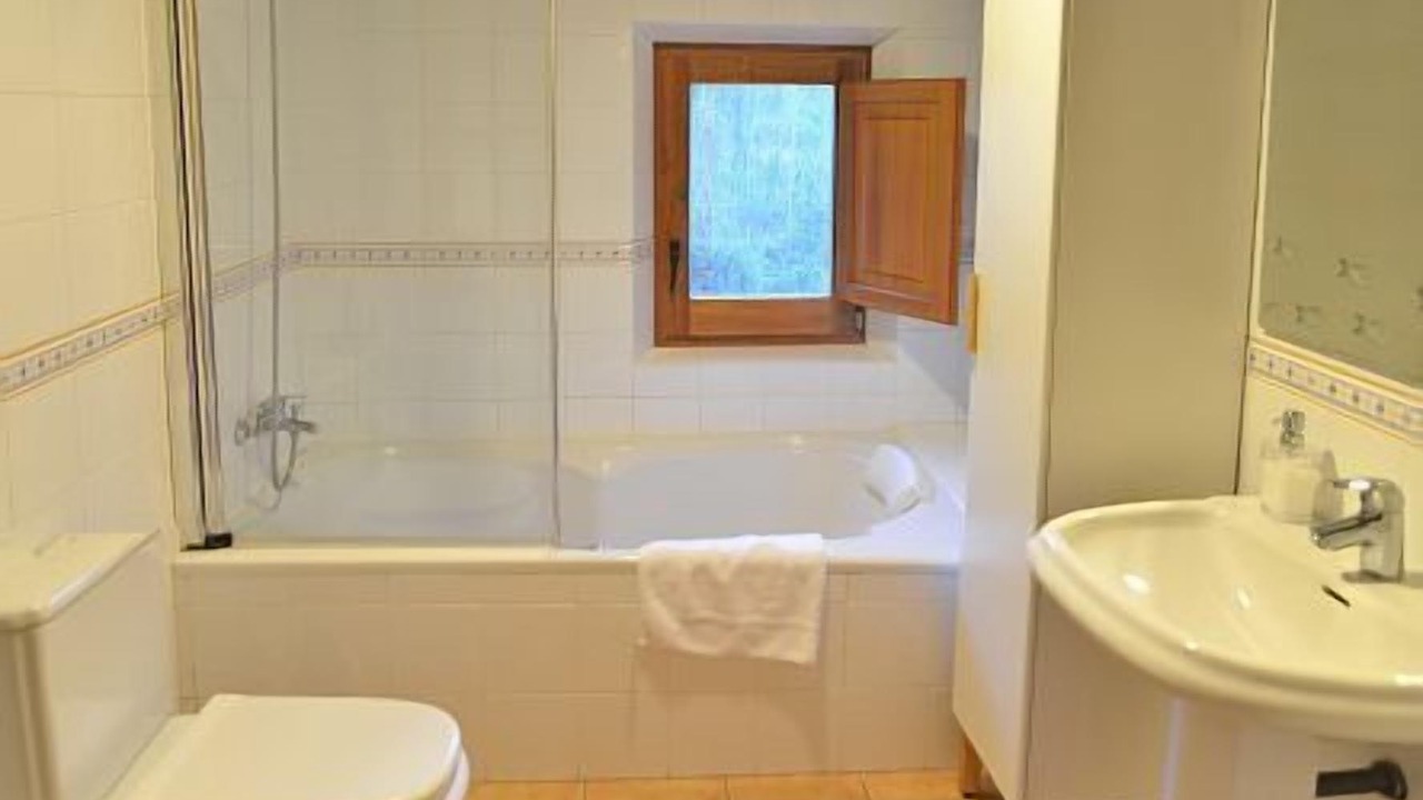 Photo of Bathroom in Pontons
