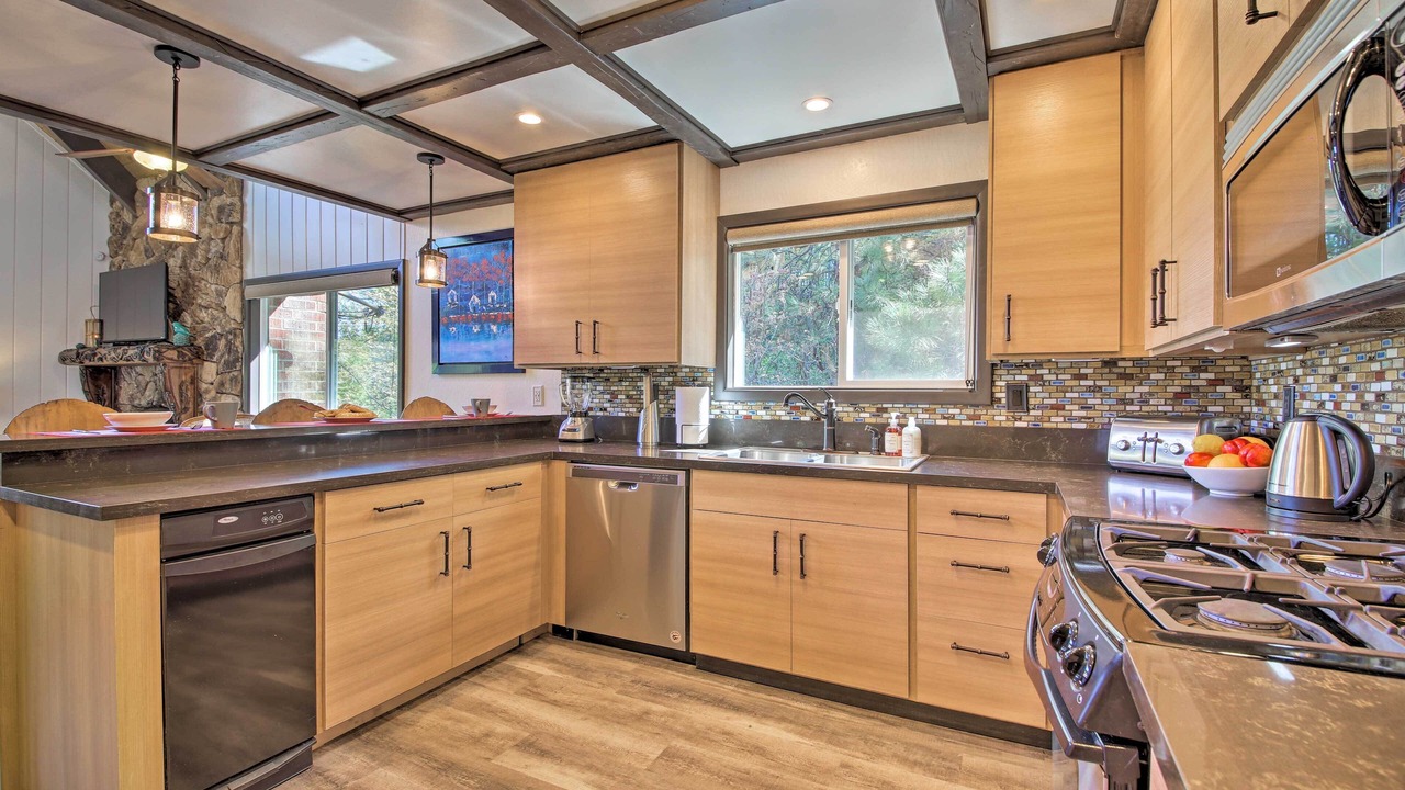 Photo of Kitchen in Lake Arrowhead