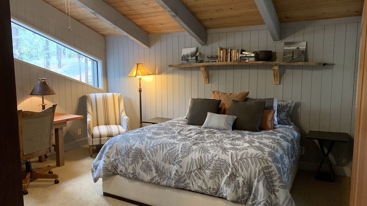 Photo of Bedroom in Black Butte Ranch