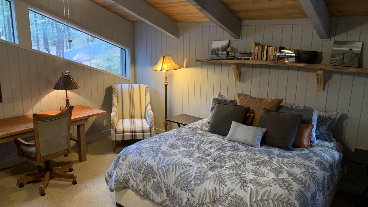 Photo of Bedroom in Black Butte Ranch