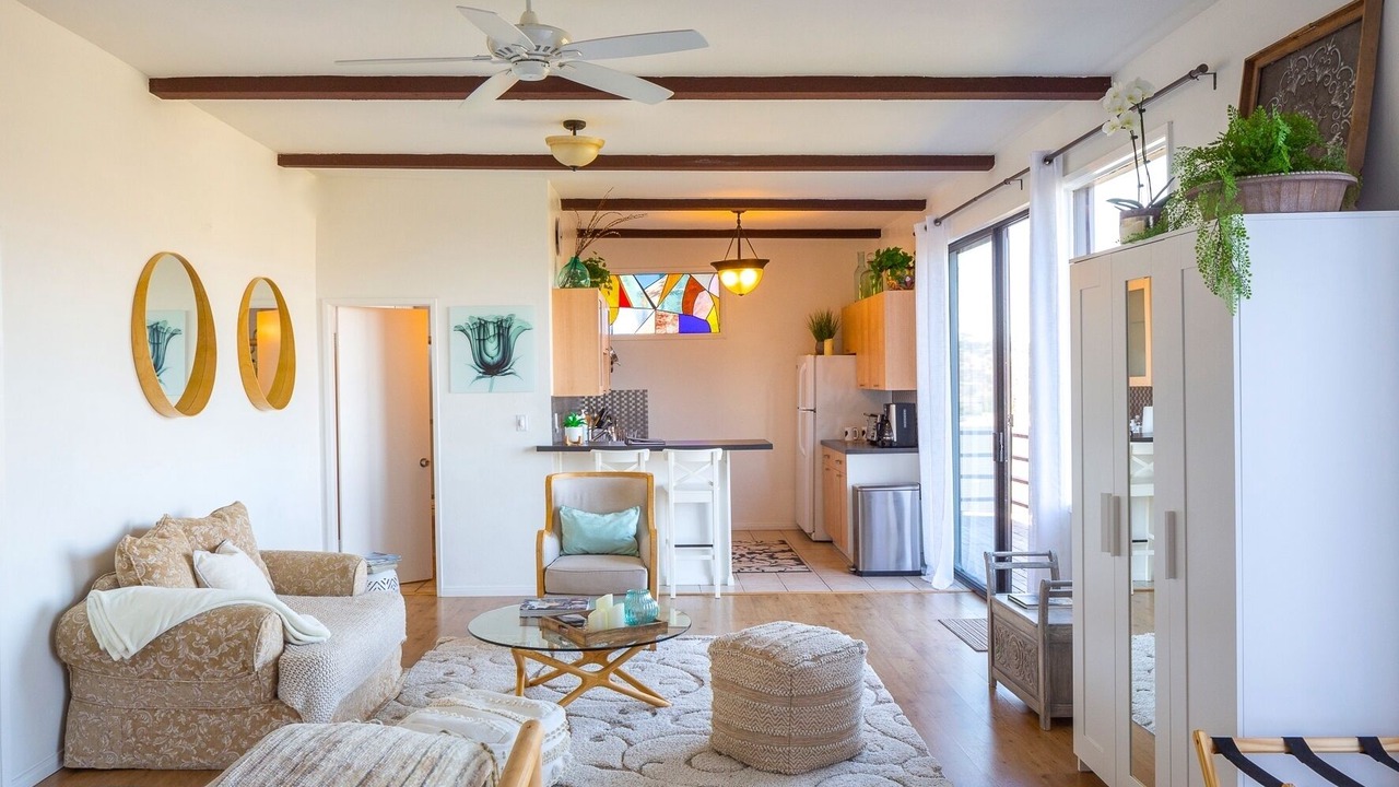 Photo of Livingroom in Hollywood Hills West
