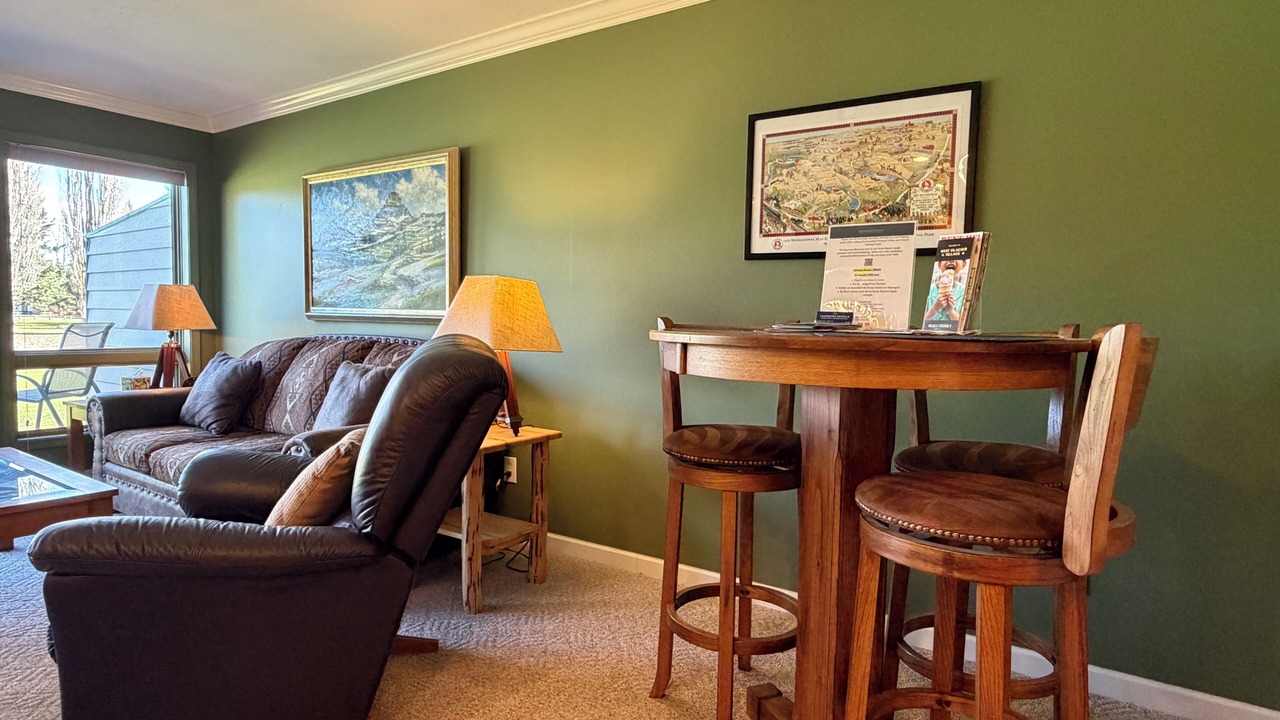 Photo of Livingroom in West Glacier