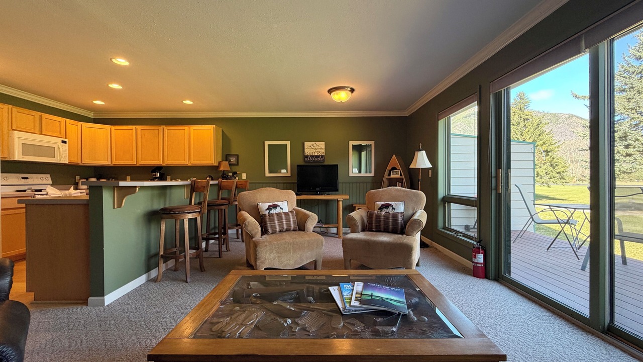 Photo of Livingroom in West Glacier