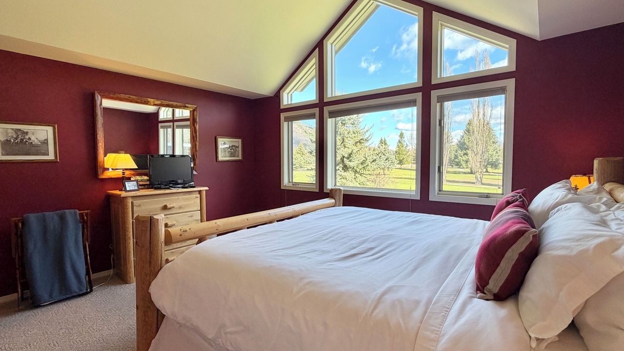 Photo of Bedroom in West Glacier