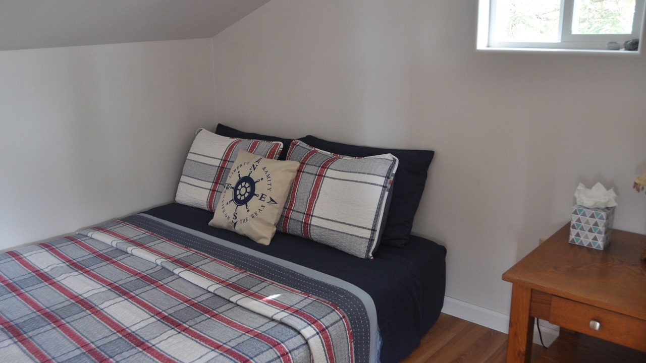 Photo of Bedroom in Halibut Cove