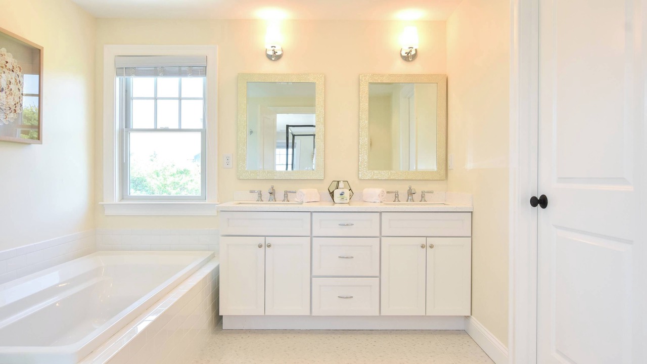 Photo of Bathroom in East Orleans