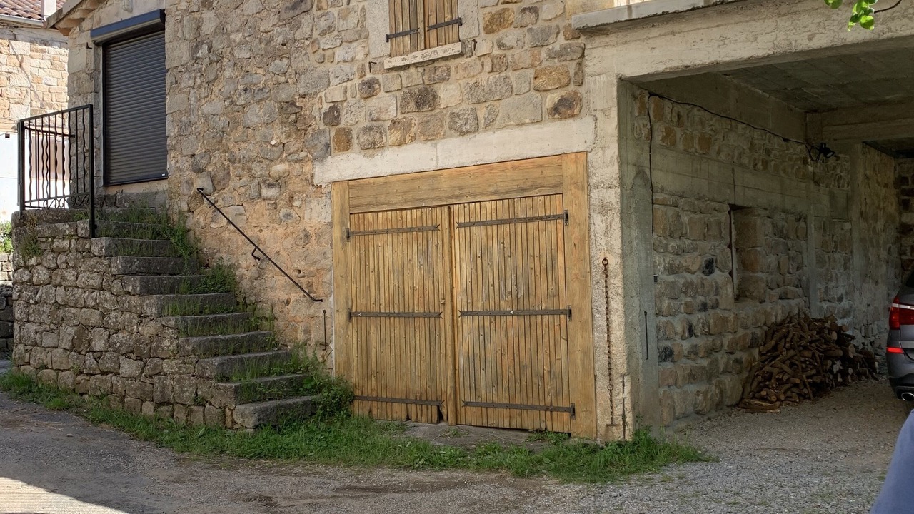 Photo of Outdoor in Ribes